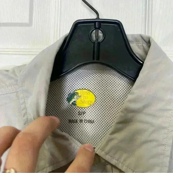 Bass Pro Shop Bassmaster Button Up Fish Camping Shirt Men’s Outdoor Sz S - Picture 2 of 6